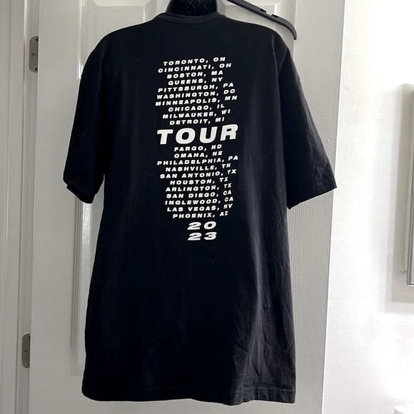 LIKE NEW! 🎹🎵🎤 2023 PINK CONCERT TSHIRT -ONLY WORN ONCE! Unisex XL Chest: 24” - Picture 3 of 5